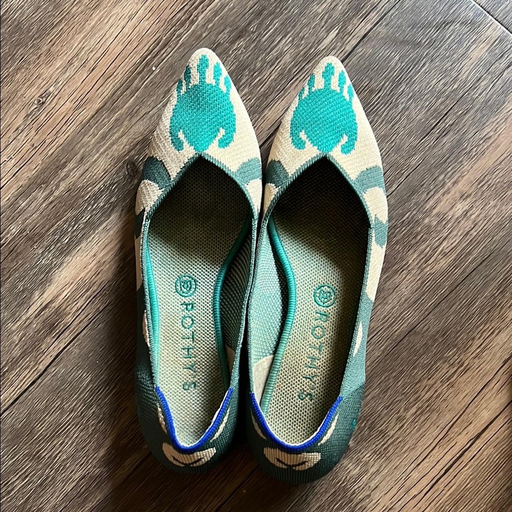 Rothy's Green and Tan Flats Comfortable Slip-On Loafers